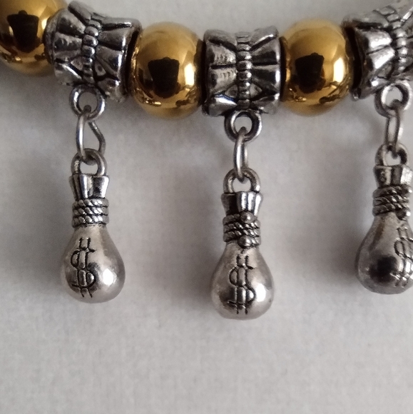 Ladies Handmade Necklace with a Fancy Magnetic Clasps - Picture 5 of 5